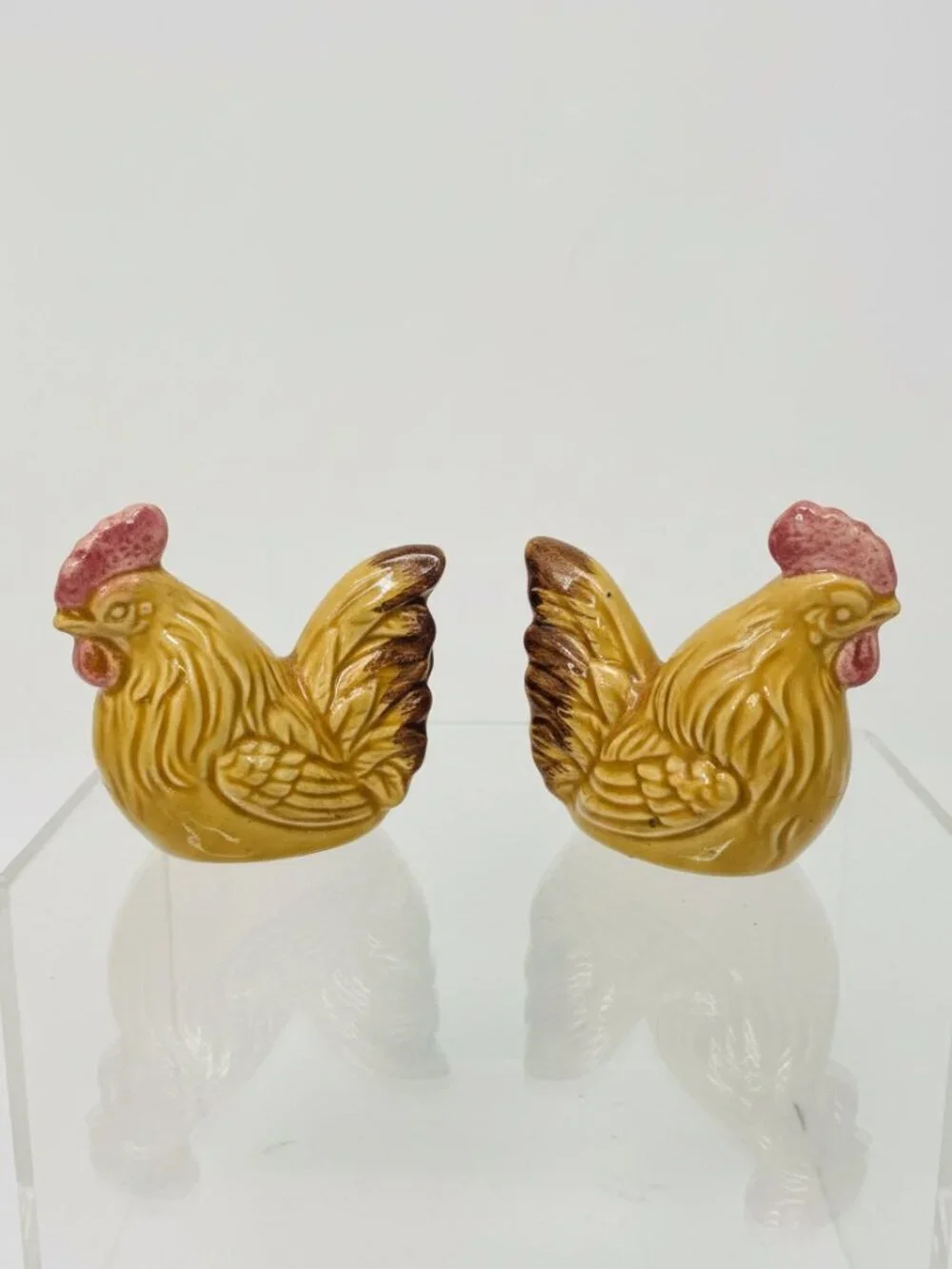 Vintage 1960's Japan sitting Chickens Salt & Pepper Shakers -- ITEM #2303